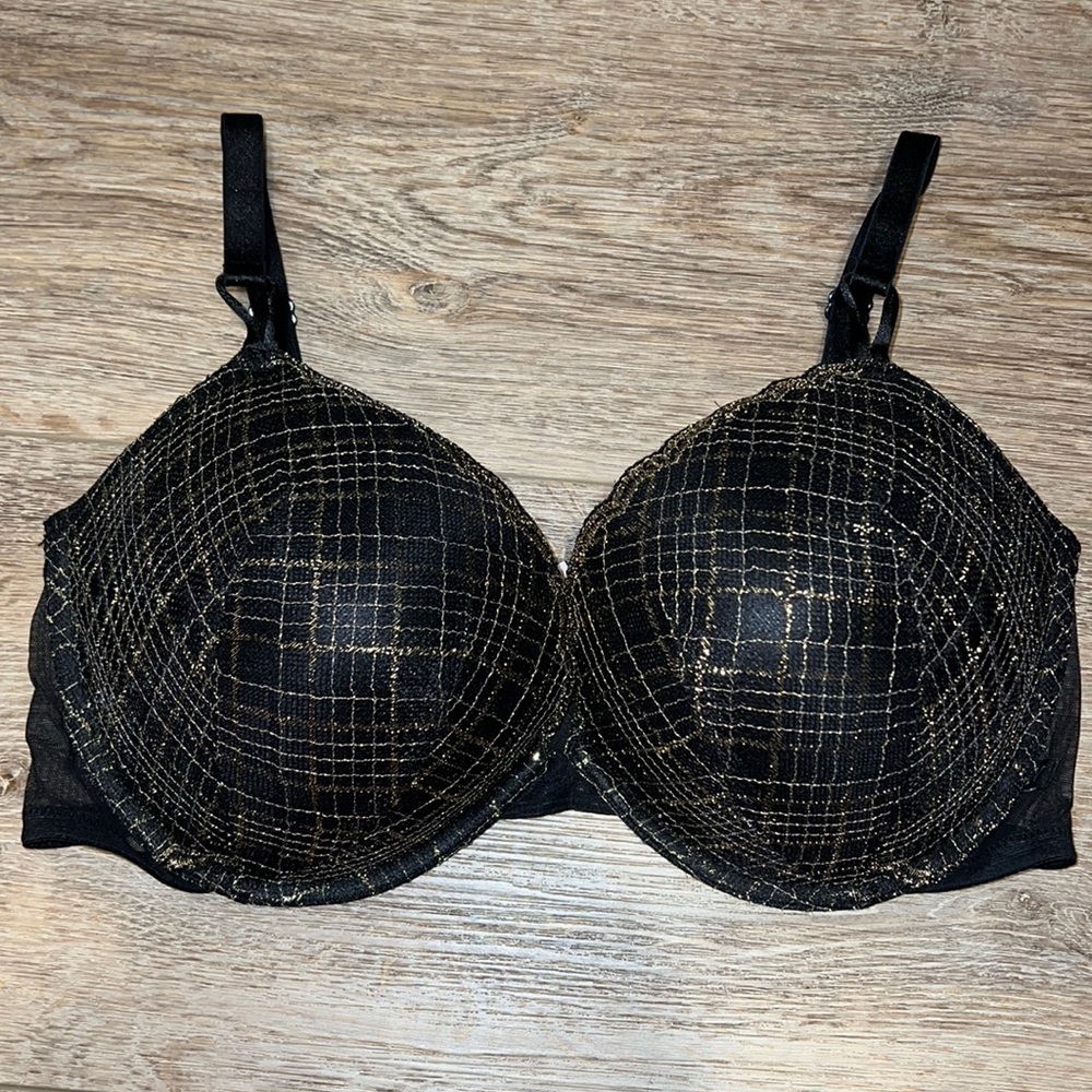 Victoria’s Secret 38DD Push Up Bra
Very Sexy Collection